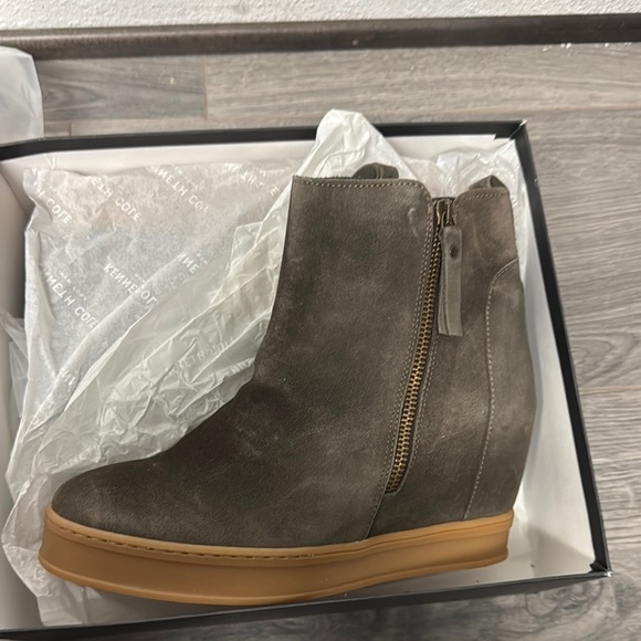 Kenneth Cole Womens Bryant Wedge Sneaker Sneaker - Picture 2 of 5